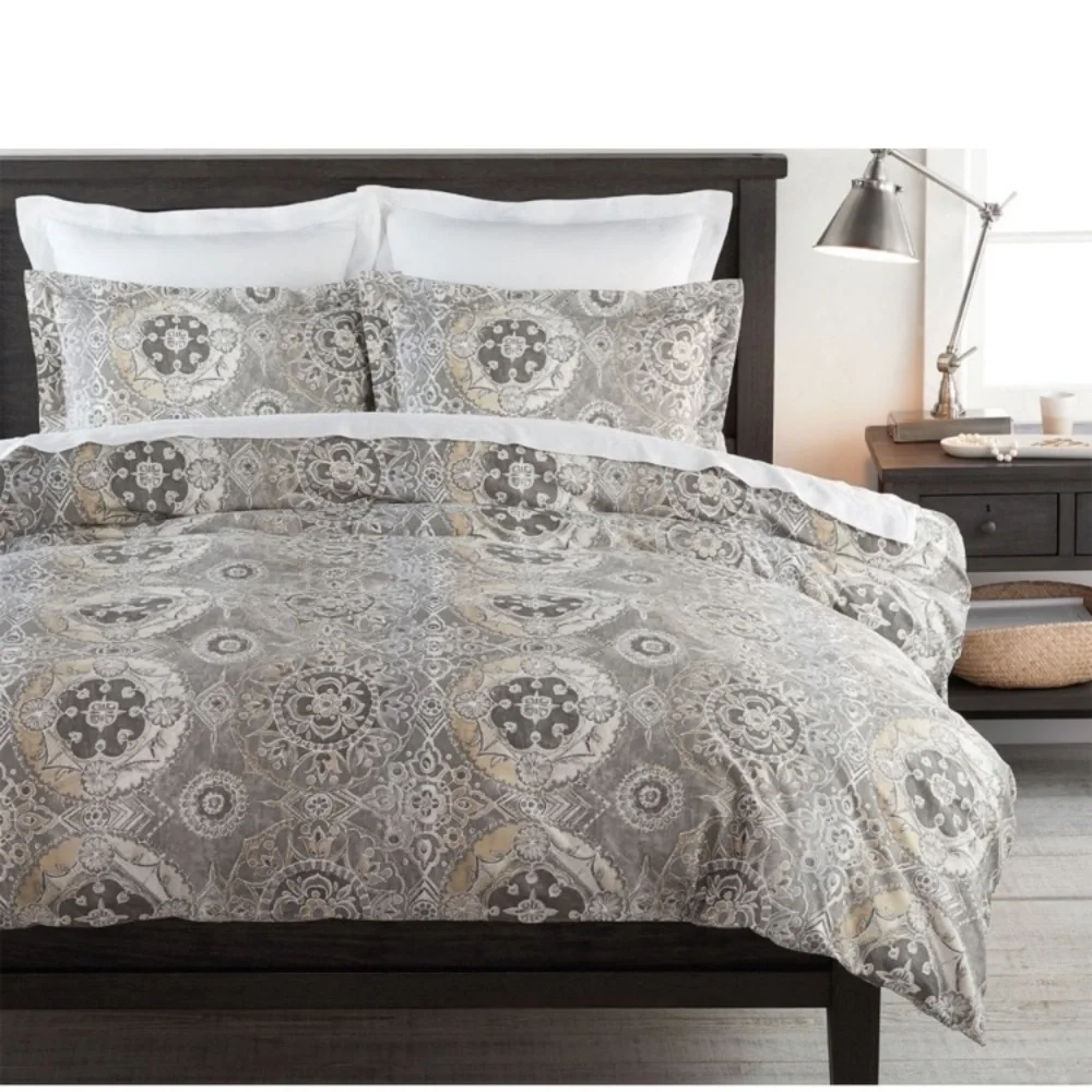 Like new Pottery Barn Jacquelyn Medallion Organic Sateen Duvet Cover & shams